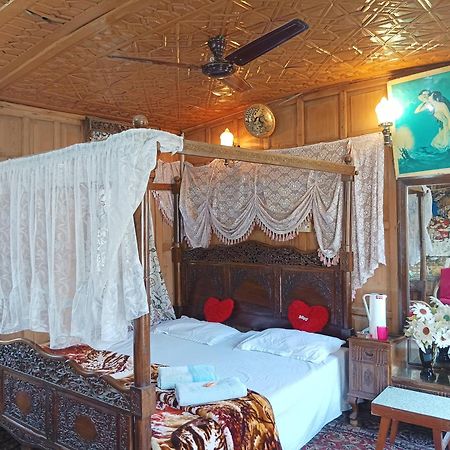 New Minar Group Of Houseboats Hotell Srīnagar Eksteriør bilde