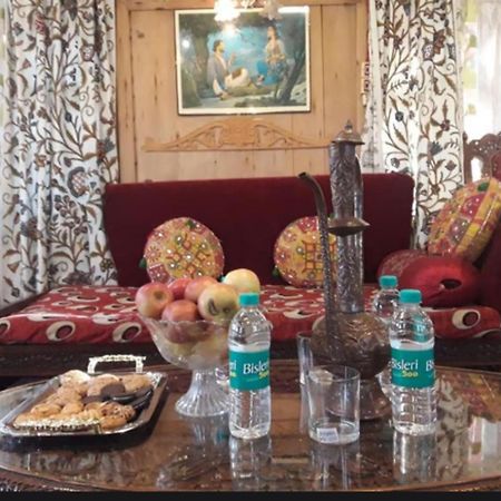 New Minar Group Of Houseboats Hotell Srīnagar Eksteriør bilde