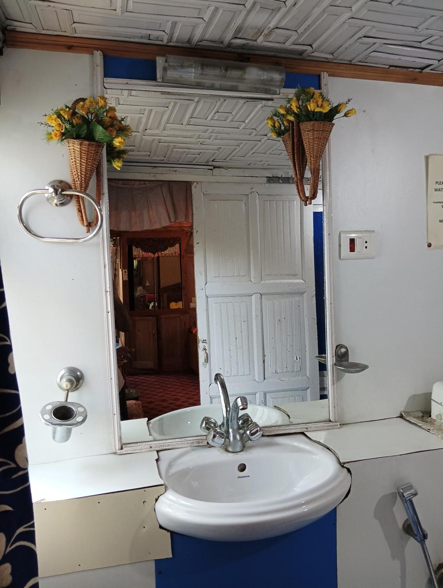 New Minar Group Of Houseboats Hotell Srīnagar Eksteriør bilde