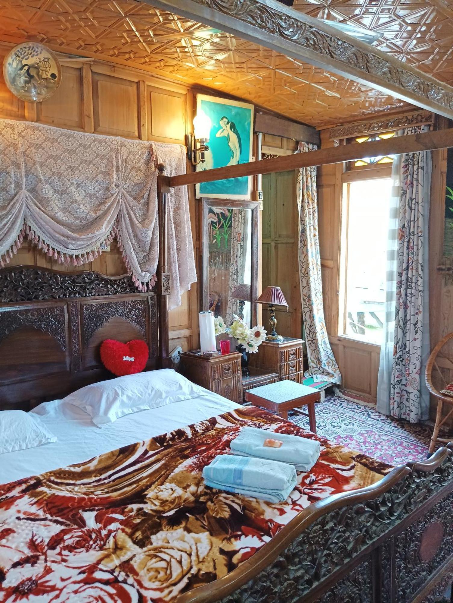 New Minar Group Of Houseboats Hotell Srīnagar Eksteriør bilde