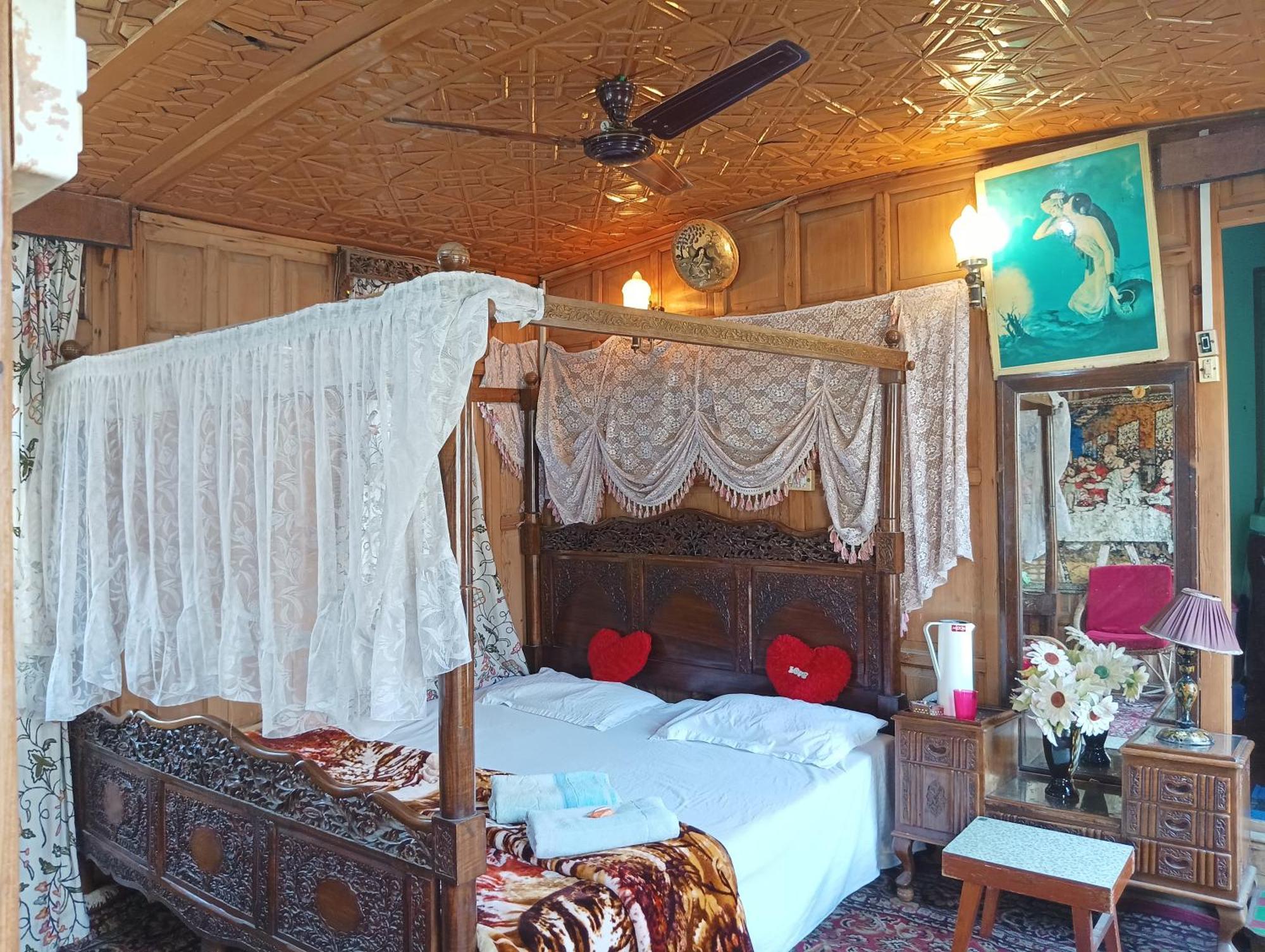 New Minar Group Of Houseboats Hotell Srīnagar Eksteriør bilde