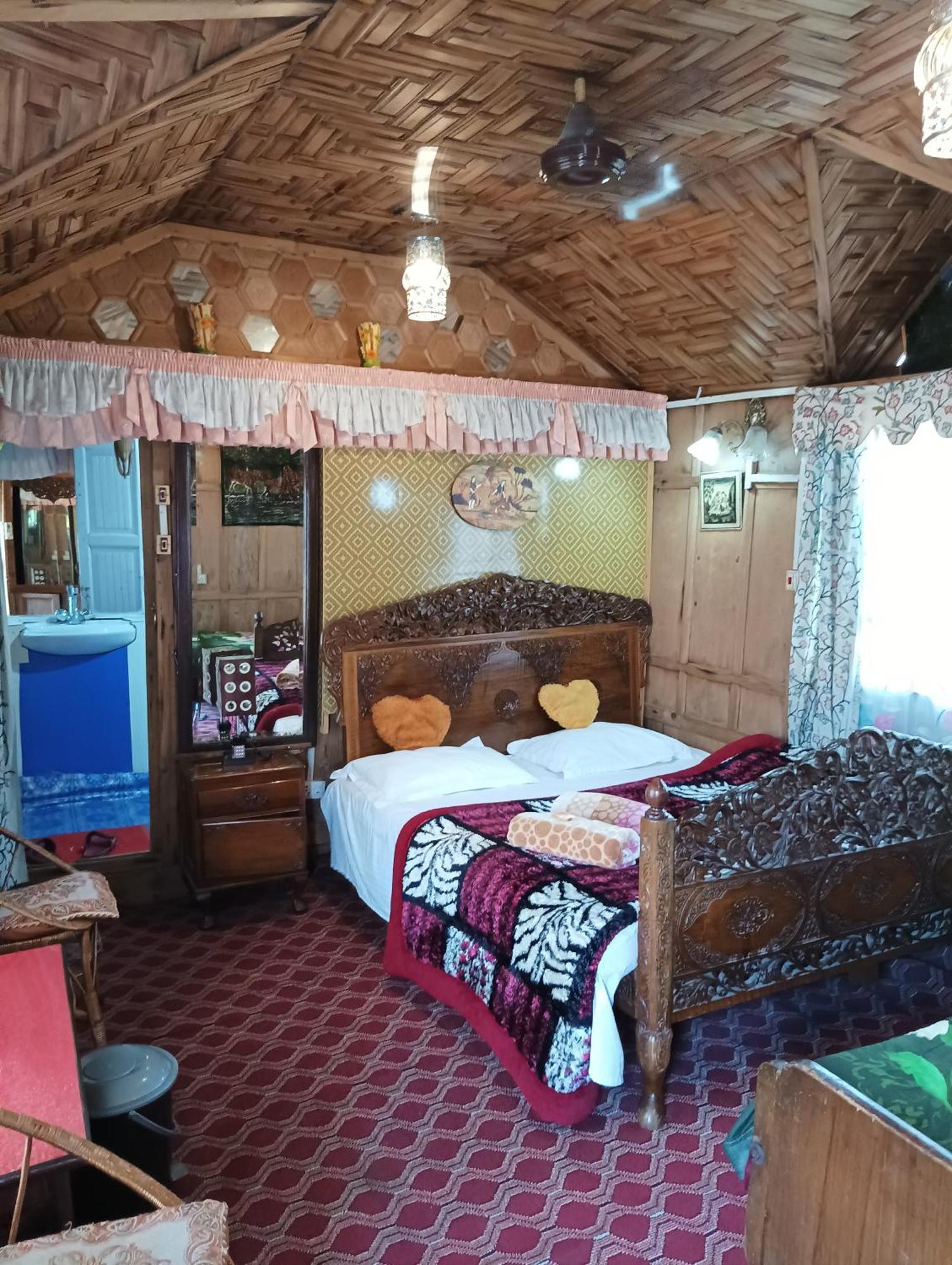 New Minar Group Of Houseboats Hotell Srīnagar Eksteriør bilde
