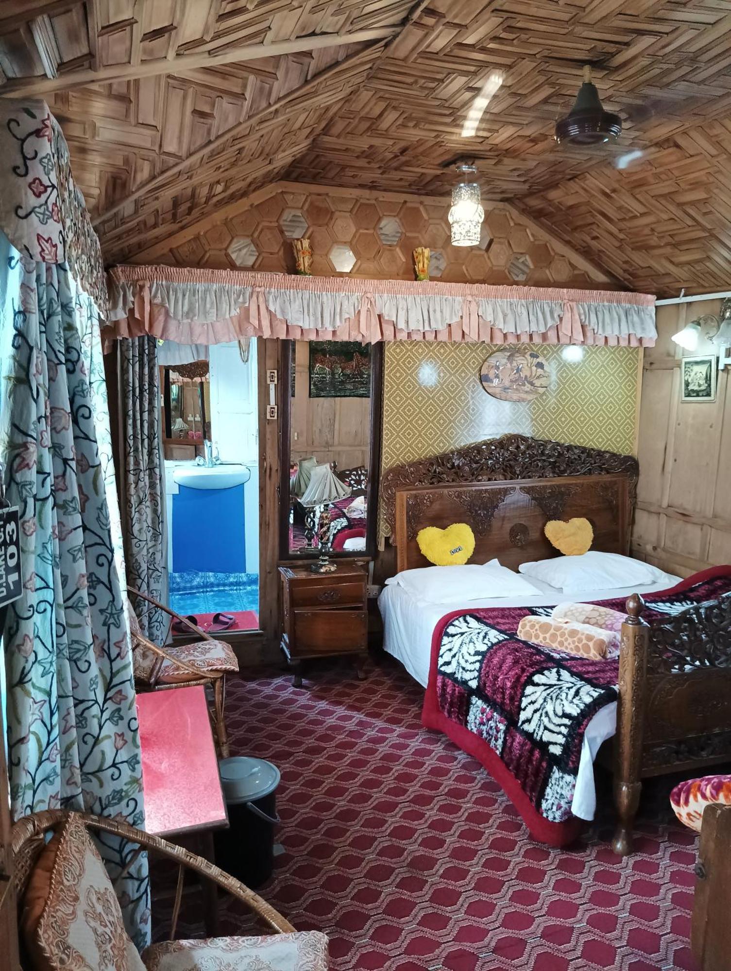 New Minar Group Of Houseboats Hotell Srīnagar Eksteriør bilde